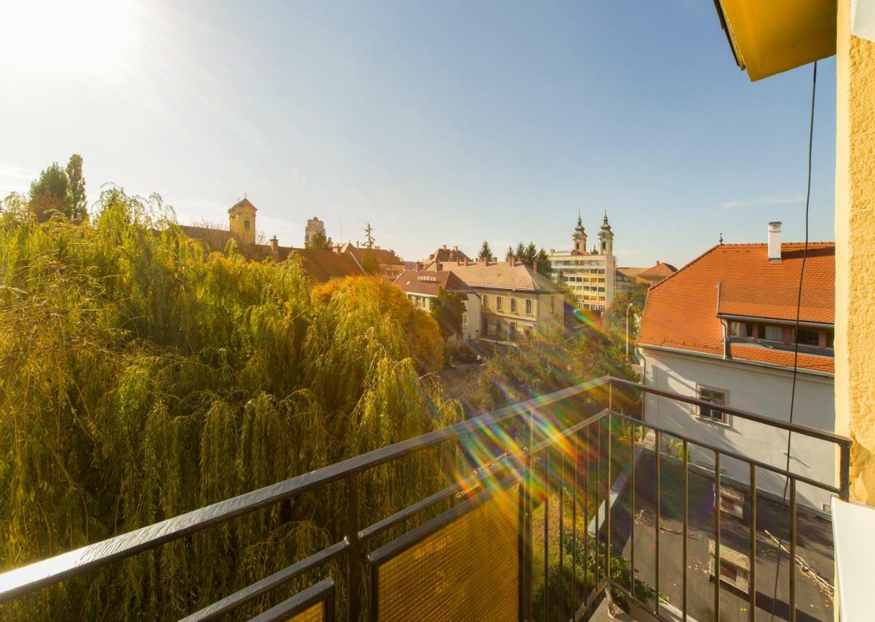 Res Apartman Eger Exterior photo